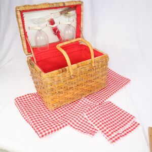 Picnic Basket 2 wine glasses, cork screw, cheese board & knife, napkins 13.5x9.5
